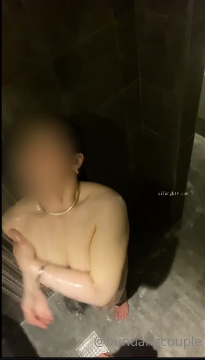 风靡网红 生物老师闵儿 敲门咚咚 亦凡 你在卧室吗 老师可以进来吗 来坐老师身边 老师家访主要是 淫荡精彩连连的剧情